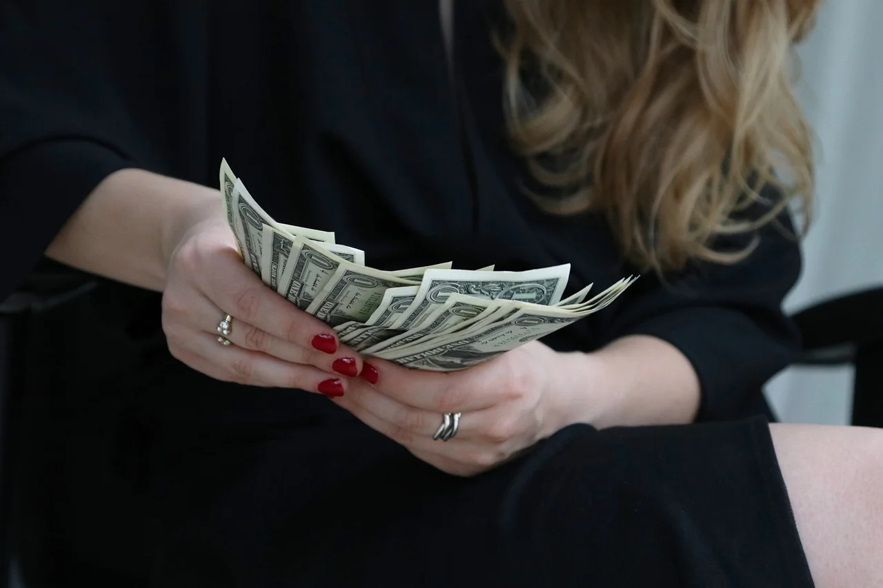 What is the Average Household Income in Fort Myers?